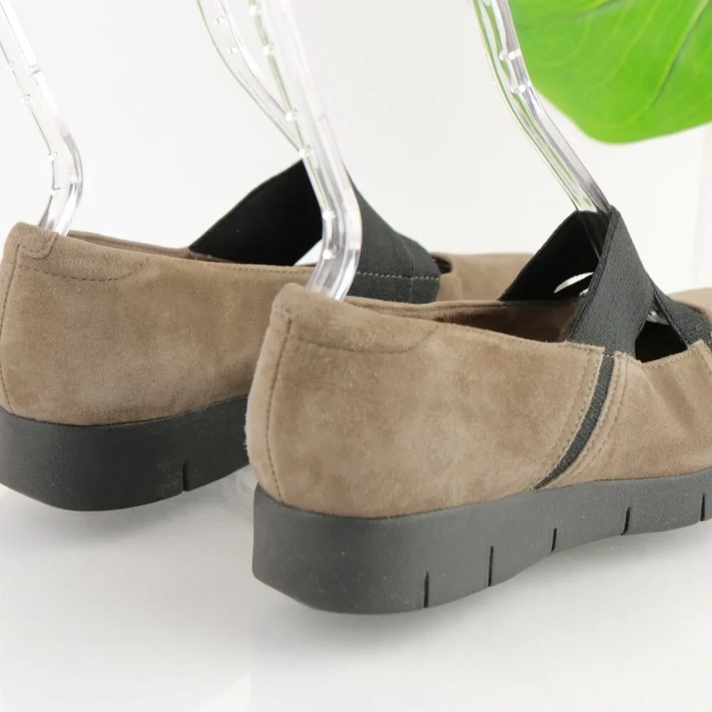 Clarks Womens Daelyn Villa Mary Jane Shoe‎ Size 9.5 M Tan Suede Slip On Flat